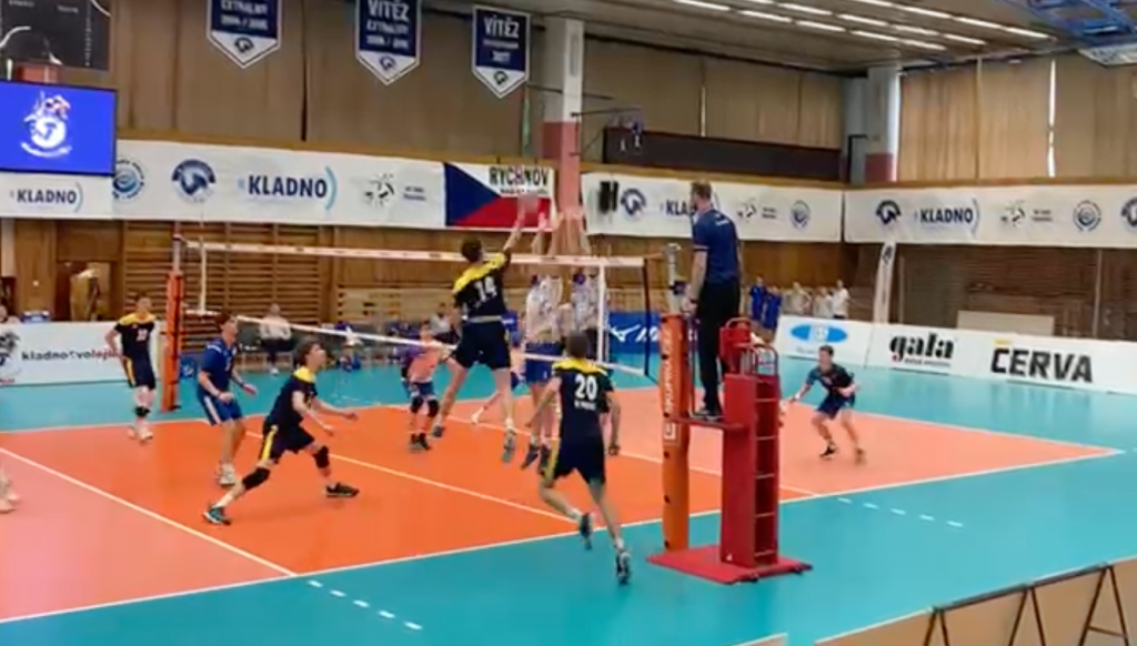 Kladenští kadeti vstoupili do domácího turnaje vítězně, dnešní zápasy rozhodnou o postupu do semifinále