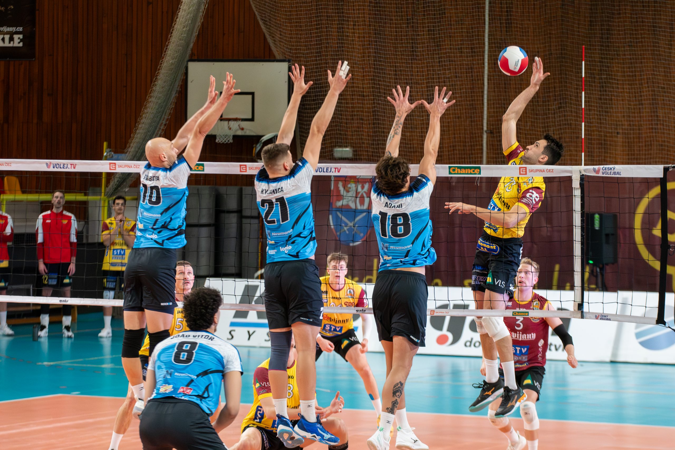 Orli zlomili Duklu a vezou si cenné dva body