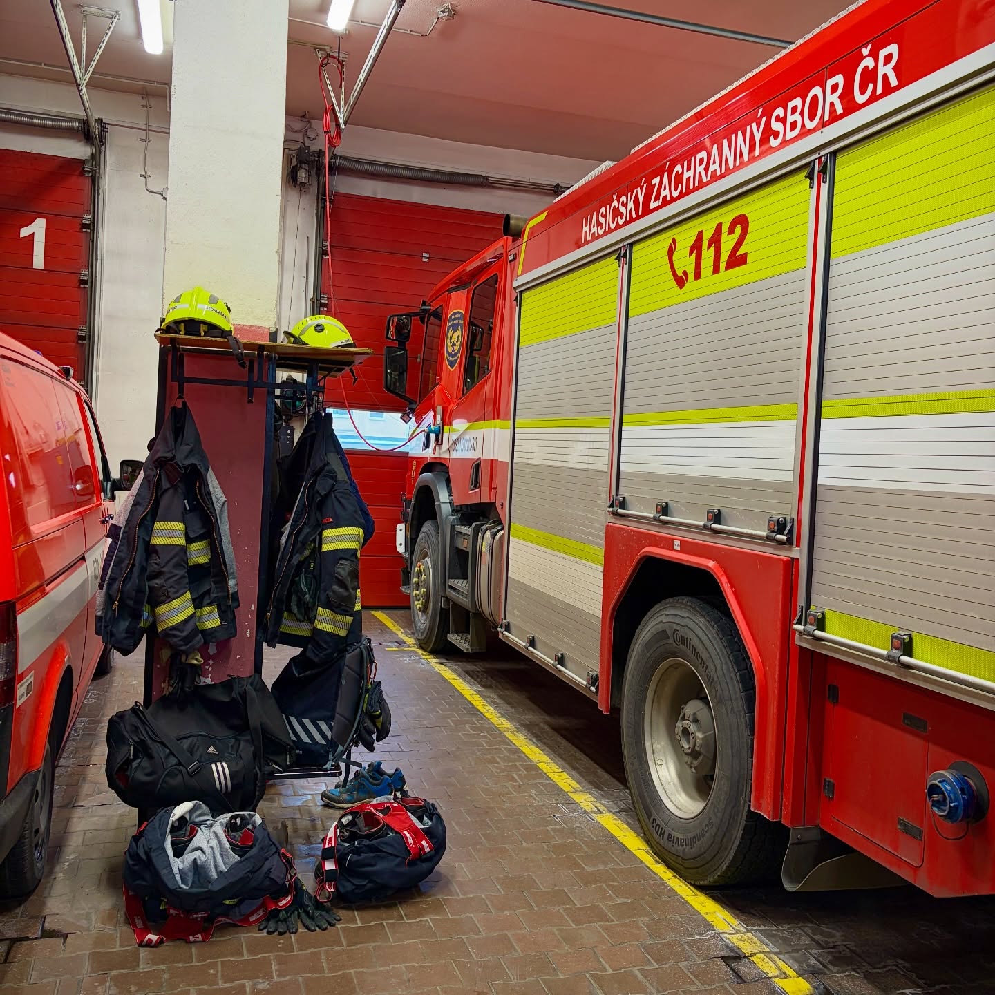 112: Číslo, které spojuje Evropu i kladenské fanoušky. Poznejte hrdiny na lince a podpořte Orly proti Jihostroji