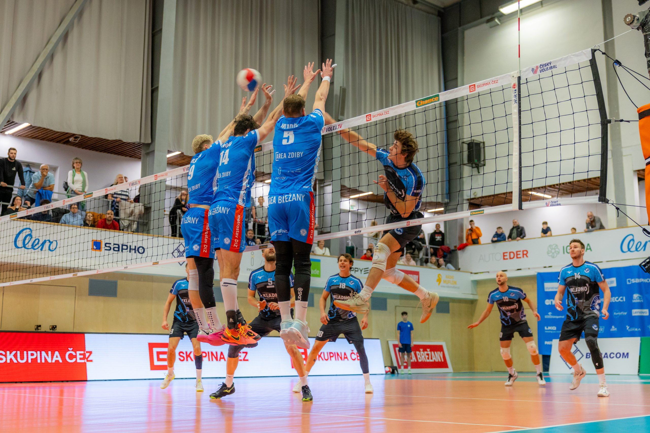 Bod z horké půdy Aera má cenu zlata: Orli i přes prohru v tie-breaku zůstávají v elitní čtyřce